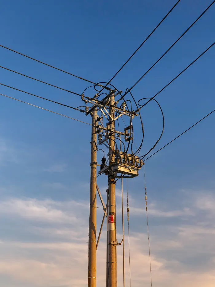 Poste de distribución eléctrica de media tensión